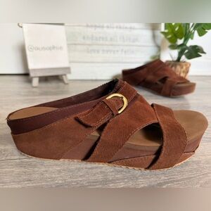 Volatile Brown Suede Wedge Foam Platform Slide Sandals w Buckle. Size 8
